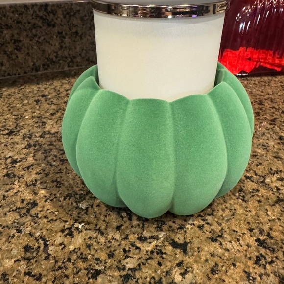 White Barn Mint Green Candle Holder with Gold Leaf - Picture 2 of 4